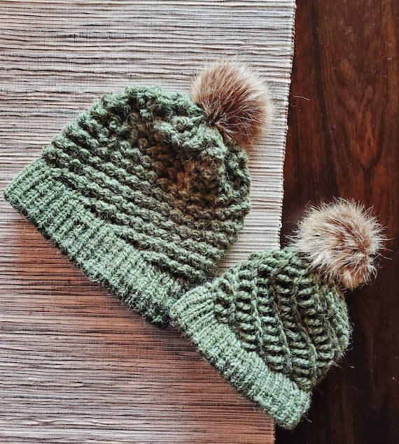 BUNDLE: Hand-knit Chunky Adult-sized Pom Winter Hat and  display picture 3