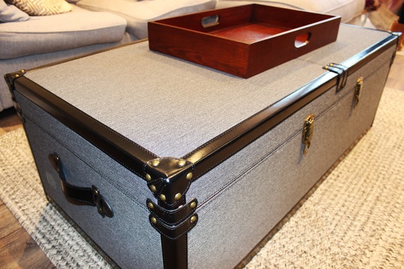 Sliding top outlet trunk coffee table