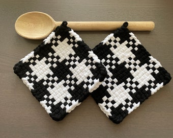 Buffalo Plaid — Handmade Loomed Potholder Set of 2 — Farmhouse Rustic Black & White Kitchen Décor Gift — Cotton Oven Mitts, Trivet, Hot Pads