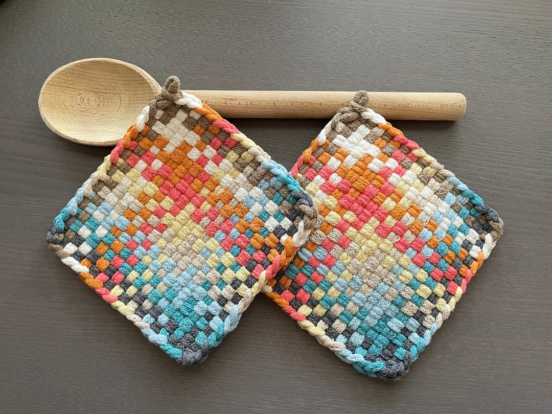 POT HOLDERS~Loomed~Set Of 2~Square~Cotton~Thick~Heavy~NEW