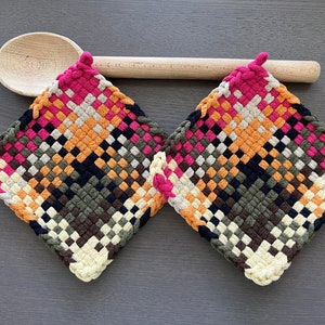 Spade — Handmade Loom Potholders Set — Premium Cotton Loops — Patchwork Plaid Pattern —Gift for Home Cooks Bakers —USA Made —Cottagecore