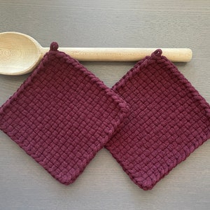 Delphi — ハンドメイド織機鍋つかみセット2 — ワイン愛好家への職人ギフト — バーガンディレッドのキッチン装飾 — コットンオーブンミット、鍋敷き、ホットパッド