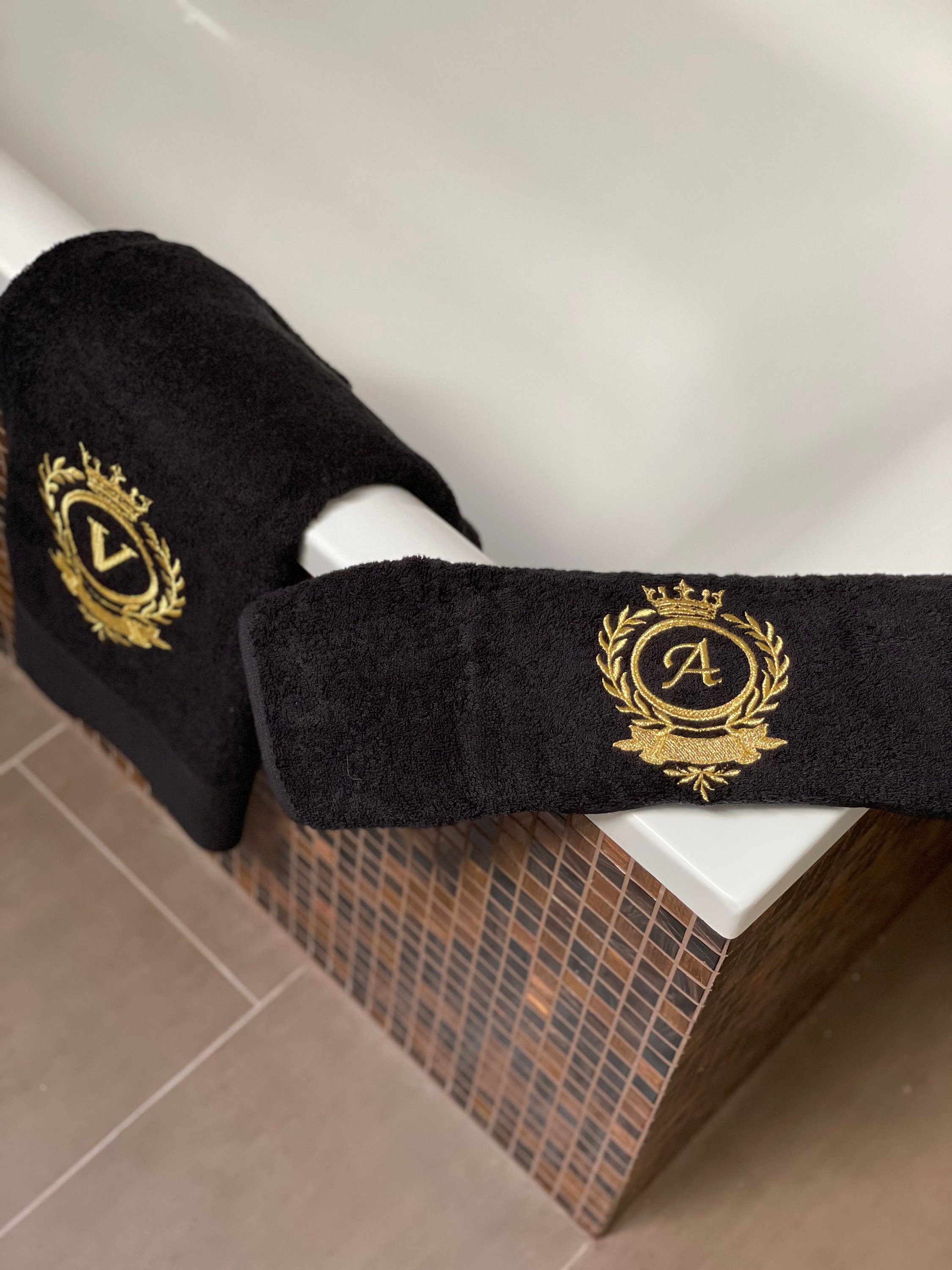 Black Bath towel set with initials / Monogrammed Towels / Etsy