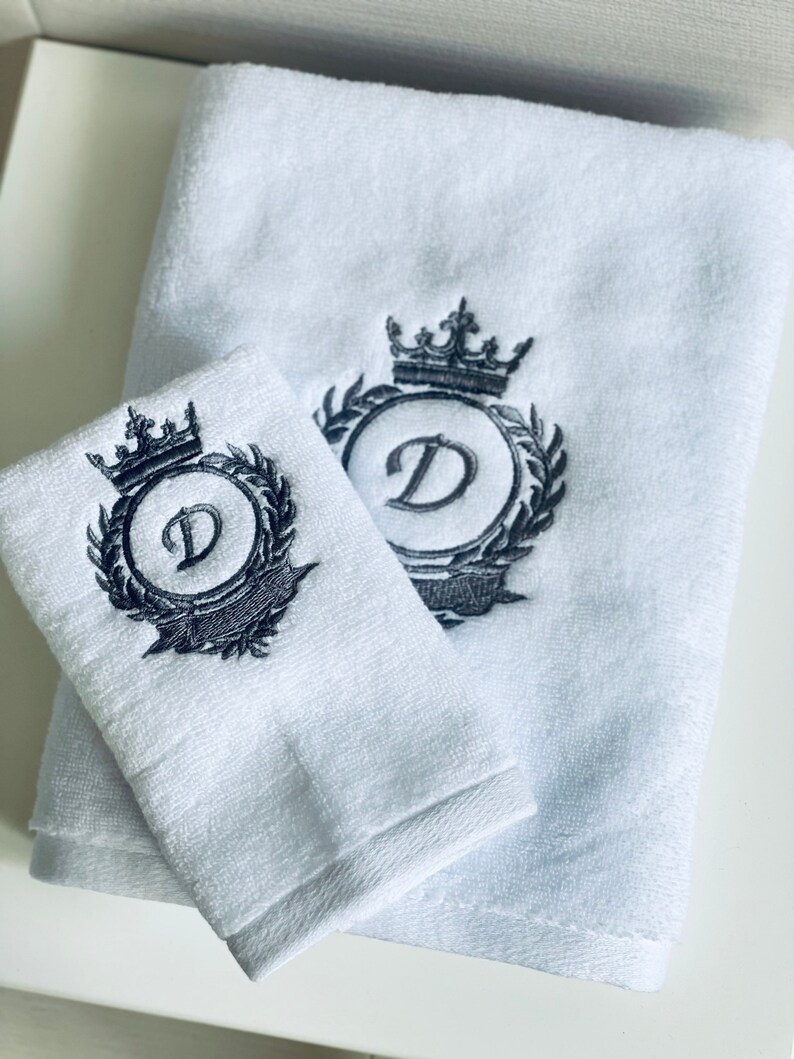 White Bath towel set initials crown / Monogrammed luxury towels / Gold antique embroidery image 1