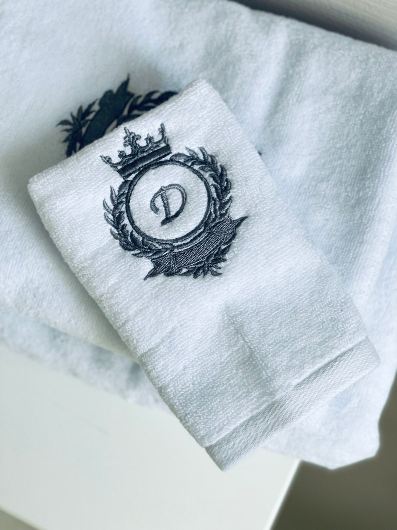 White Bath towel set initials crown / Monogrammed luxury towels / Gold antique embroidery image 4