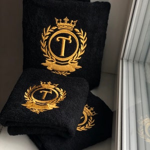 Conjunto de toalhas de banho pretas com logotipo ou iniciais / Toalhas com monograma / Iniciais bordadas