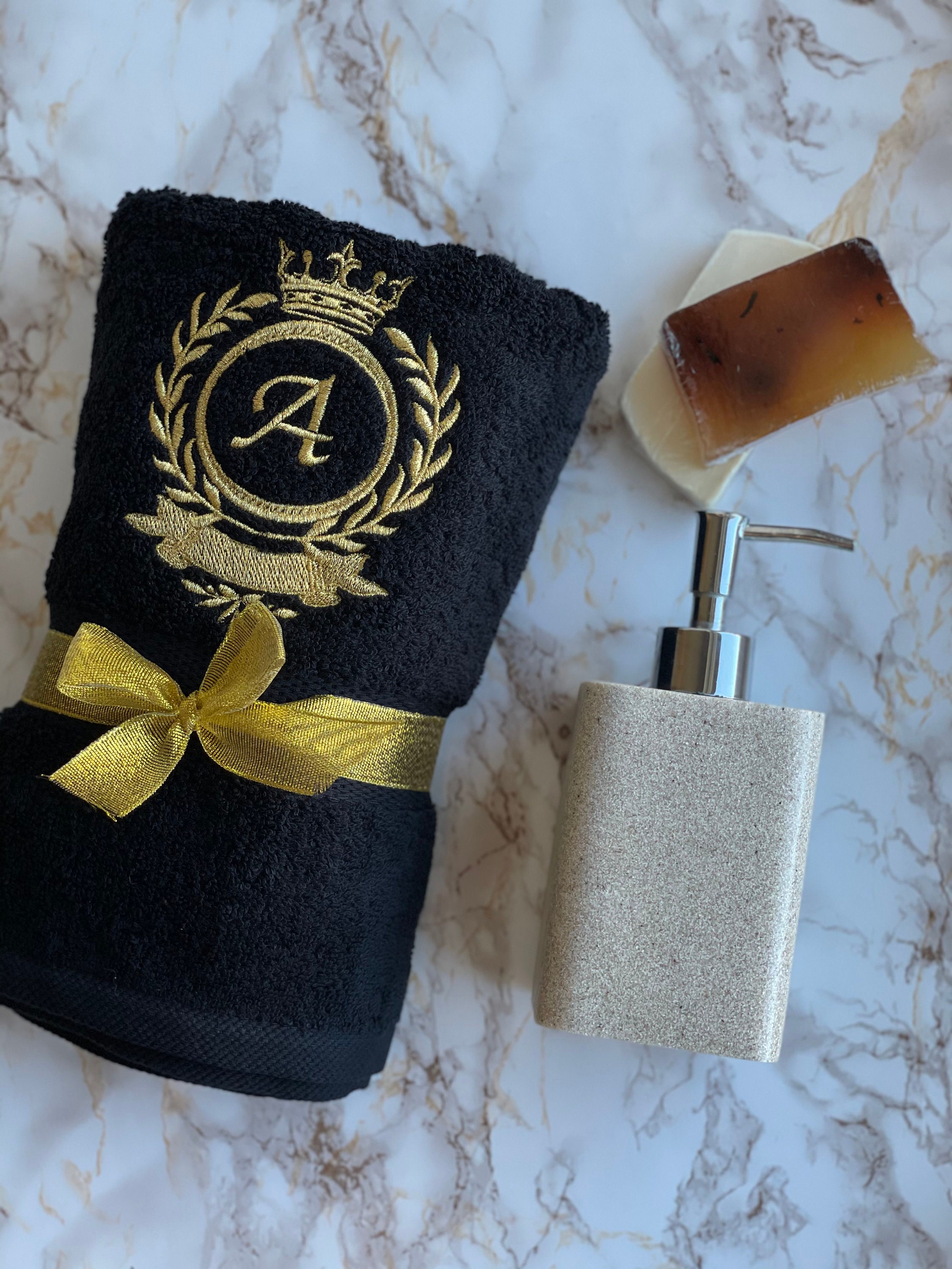 Black Bath towel set with initials / Monogrammed Towels / Etsy