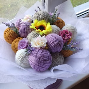 Garnstrauß Flieder - Lila - Lavendel - Garnbüschel - Garnknäuel - ausgefallenes Geschenk - außergewöhnlicher Strauß