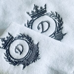 White Bath towel set initials crown / Monogrammed luxury towels / Gold antique embroidery image 2