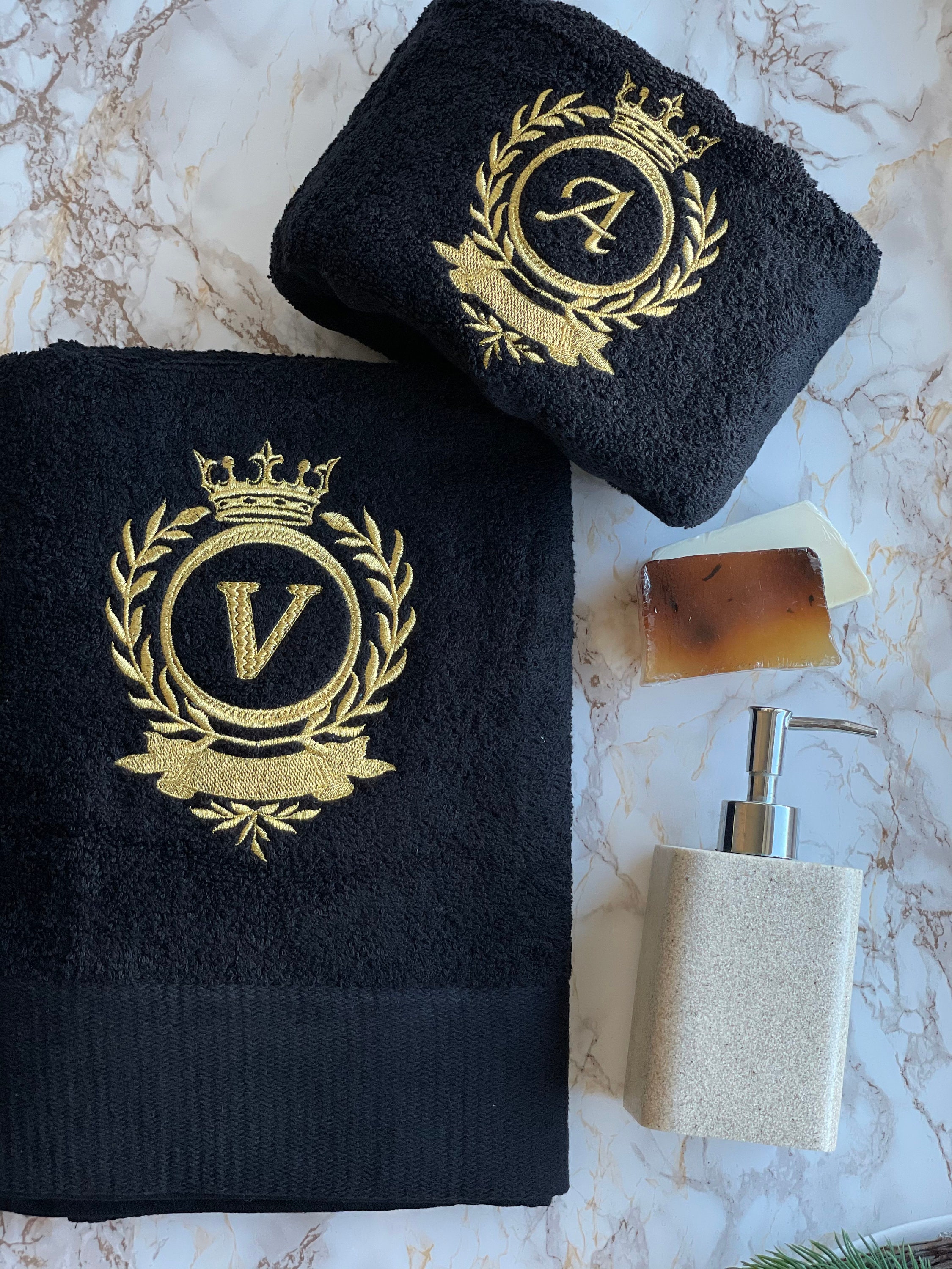 Black Bath towel set with initials / Monogrammed Towels / Etsy
