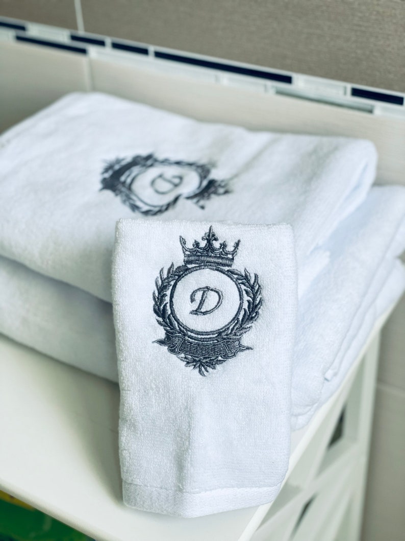 White Bath towel set initials crown / Monogrammed luxury towels / Gold antique embroidery image 3