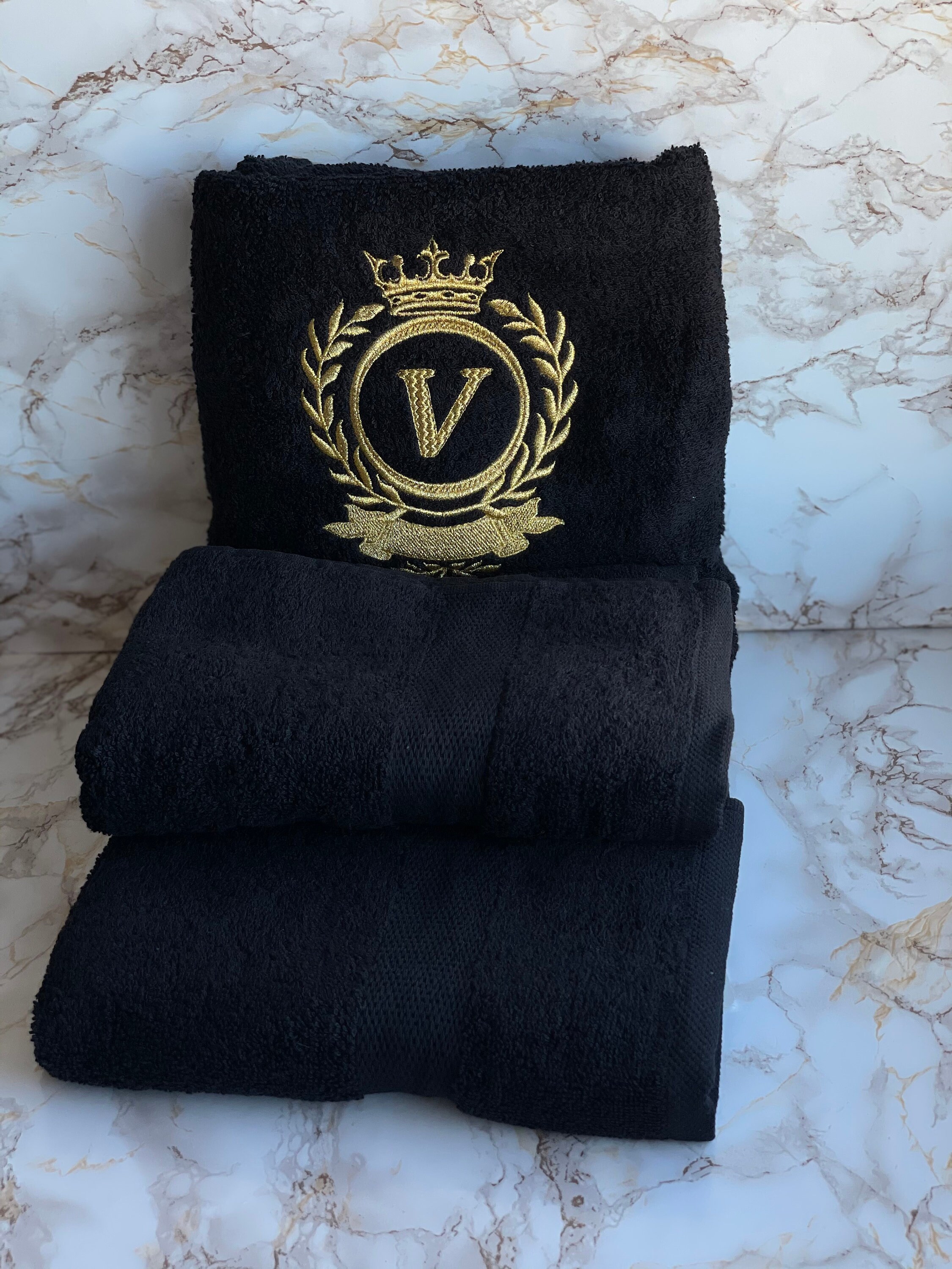 Black Bath towel set with initials / Monogrammed Towels / Etsy