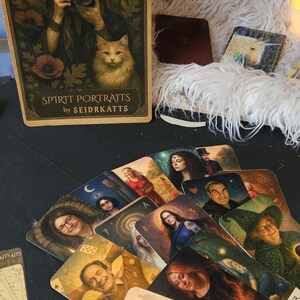 Cartes Oracle de Seidrkatts, des cartes personnalisées conçues et imprimées pour vous avec votre énergie et votre essence.