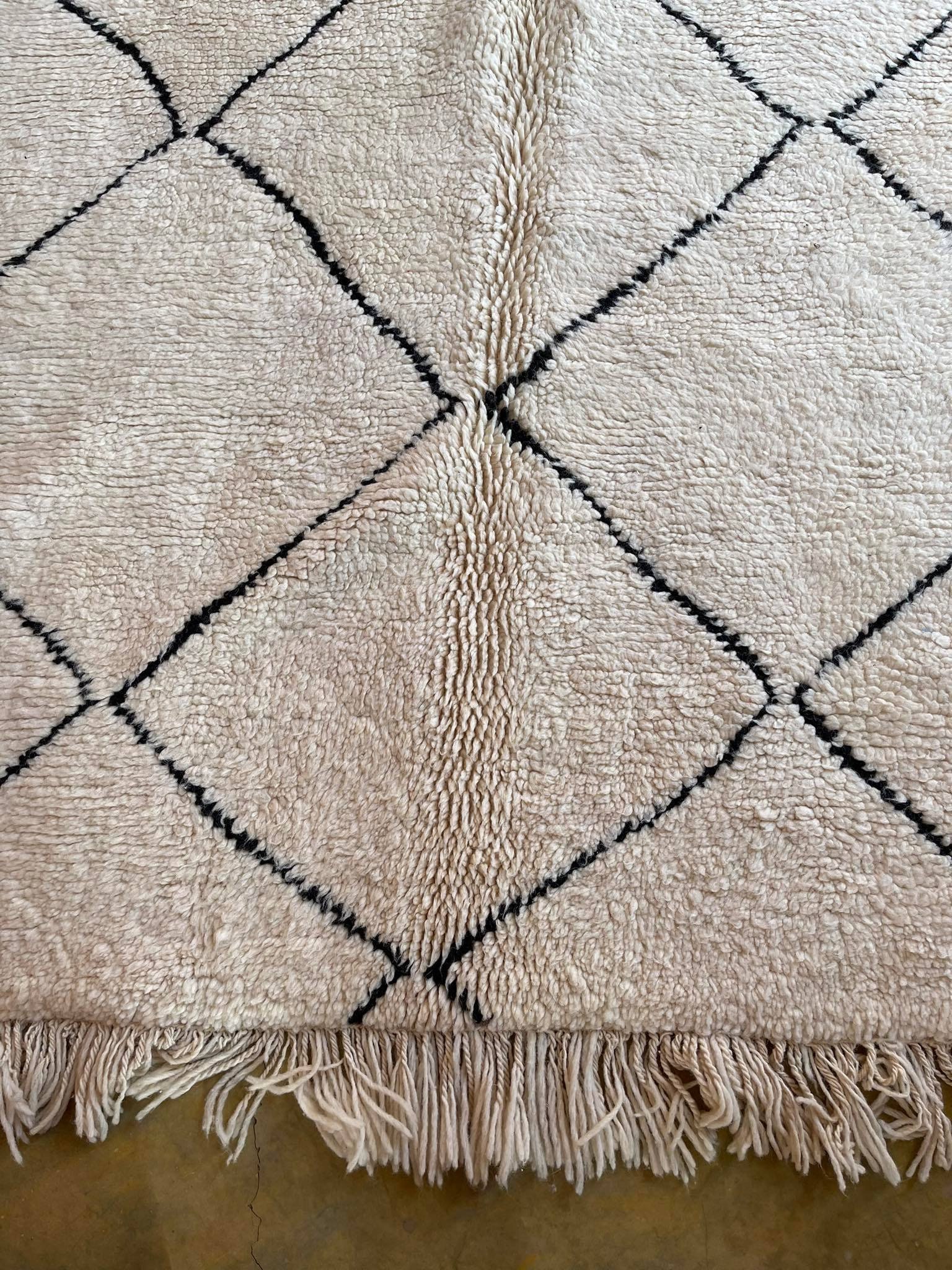 Tapis Marocain Berbère Beni Ourain – 6.5x9.5 Ft – Laine Blanc Cassé – Fait Main