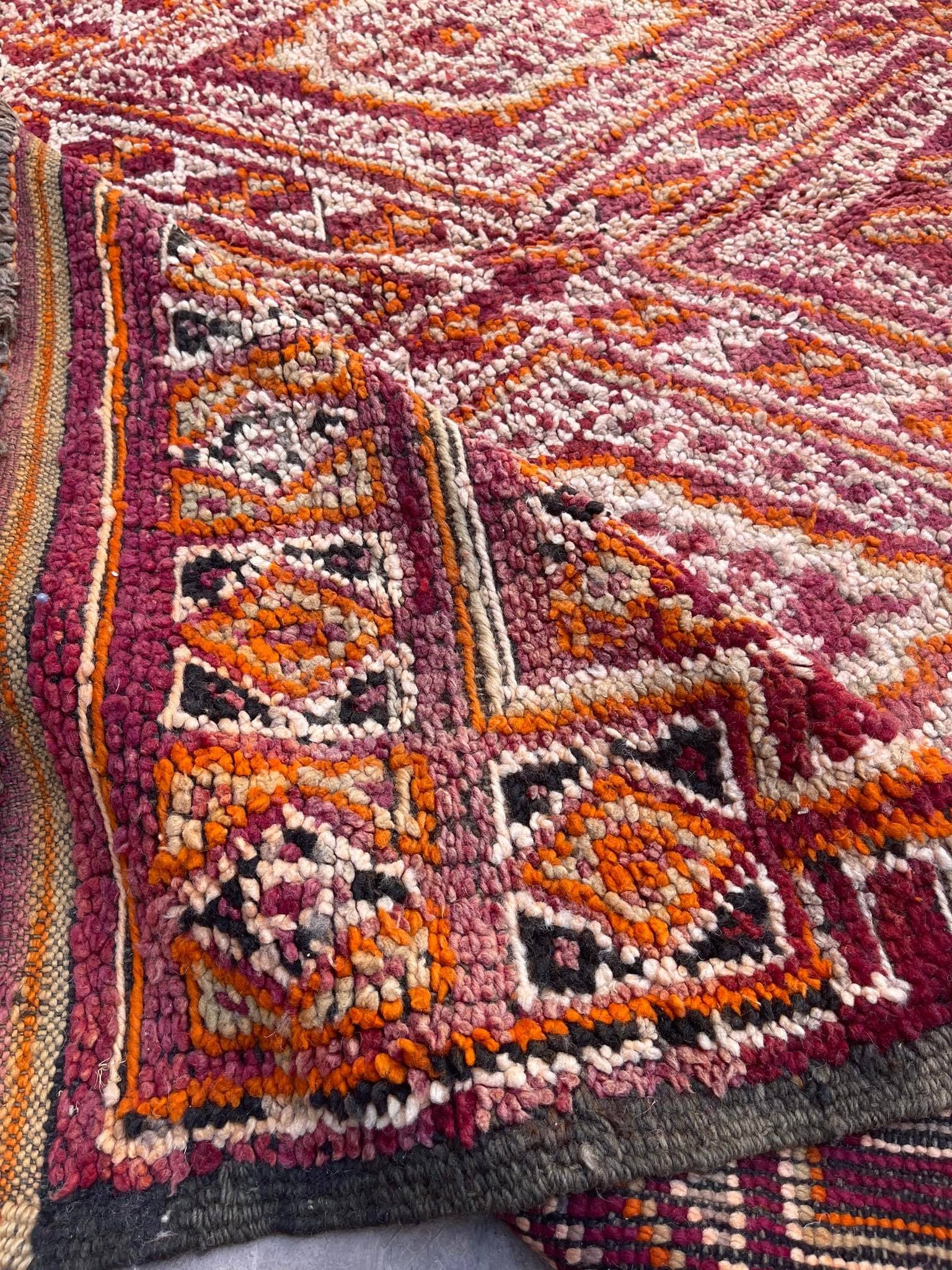 モロッコ　ラグ　ヴィンテージ　パープル 7x10 ラグ、ヴィンテージ パープルとオレンジ スタイル ラグ、モロッコ