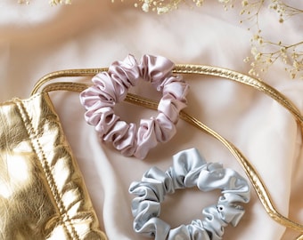 Pure Mulberry SILK SCRUNCHIES UK. Set of 2 Medium Scrunchie. 22 Momme, 100% Silk. Anti-breakage, Anti-Frizz. Everyday Luxury.