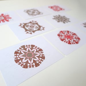 Risograph A6 Imprimer Cartes postales | Set de 8 - | Or & Rouge Impression mordante d’écorce de bouleau
