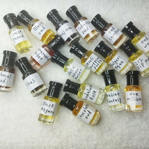 INDIAN TRADITIONAL Attar for Men & Women Fragrance Oil, Oud, Musk, Mukhallat Itr Perfume Oil 12ml.