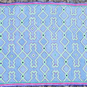 Traditional Shipibo Kené Pattern Shipibo Handmade Embroidery | Ceremonial Altar Cloth from Pucallpa, Peru | Made of Cotton | 73 cm x 62 cm