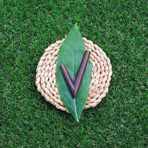 Minimalist Thin Kuripe Self Applicator | Made purely from MADERA NEGRA | Eco-Conscious & Pocket-Sized | Crafted in the Sacred Valley - Cusco