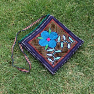 Wild Flower & Kené Pattern | Shipibo Medicine Tote Bag | Hand-Embroidered by Shipibo Women from Pucallpa - Peru