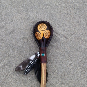 Handmade TRISKELION Design Maraca | Peruvian Turquoise + Feathers | Handle part made of Aya Wood | Shamanic Rattle from Peru