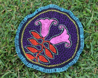 Rainforest Flowers Pattern Shipibo Embroidery | Altar Patch made by Shipibo Women from Pucallpa, Peru | 20 cm diameter