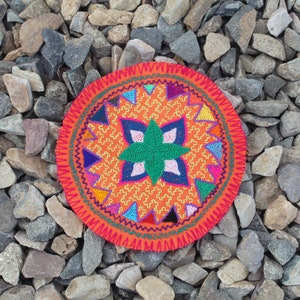 Kené Pattern & 4-point Flowers Pattern Shipibo Embroidery | Altar Patch made by Shipibo Women from Pucallpa, Peru | 19 cm diameter