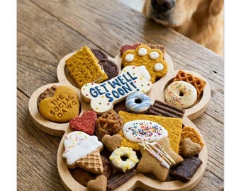 Tabla de golosinas para perros con forma de huella para desear una pronta recuperación: golosinas gourmet orgánicas hechas a mano.