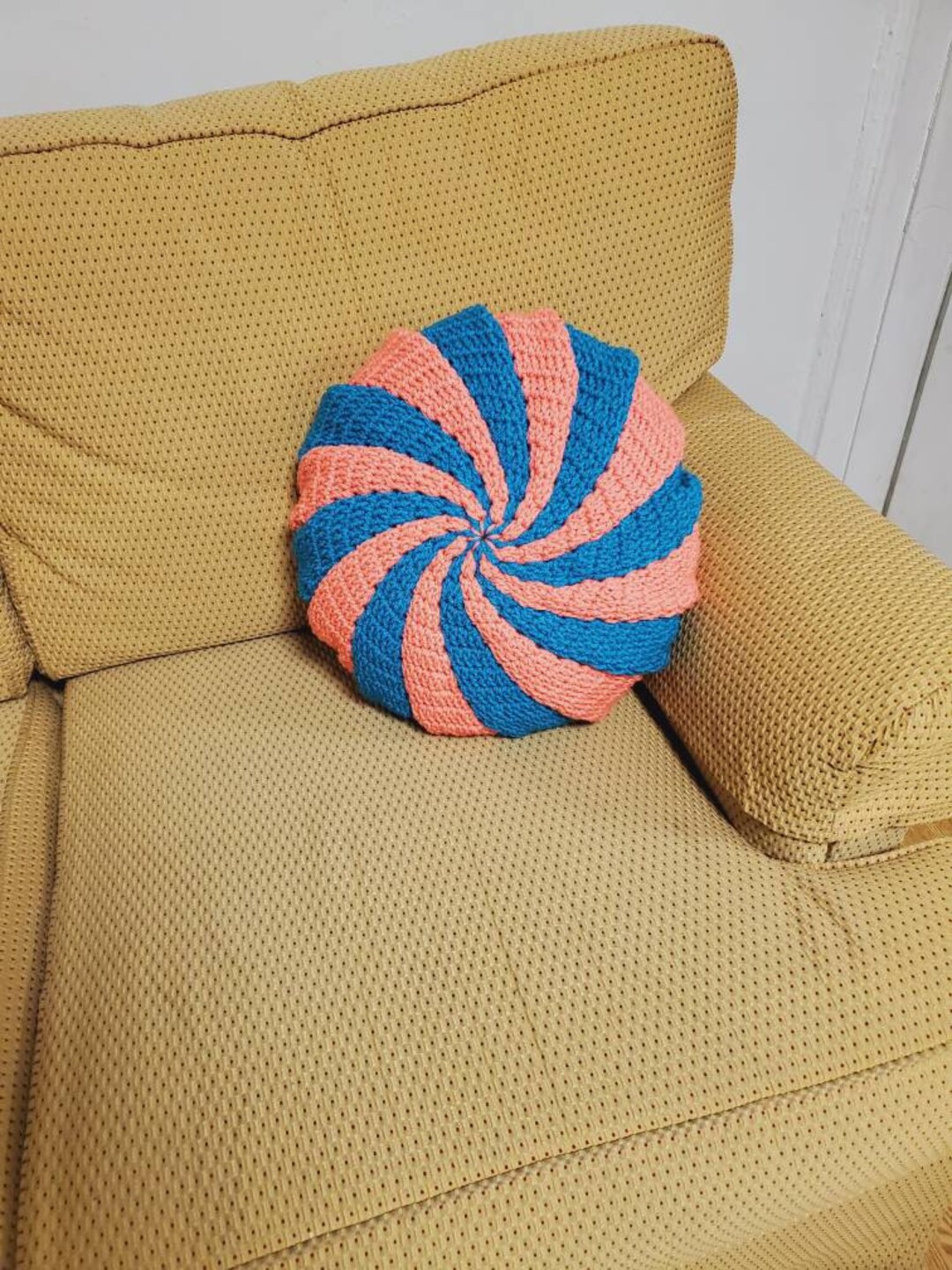 Handmade round pillow teal and coral round decorative pillow. Etsy.de