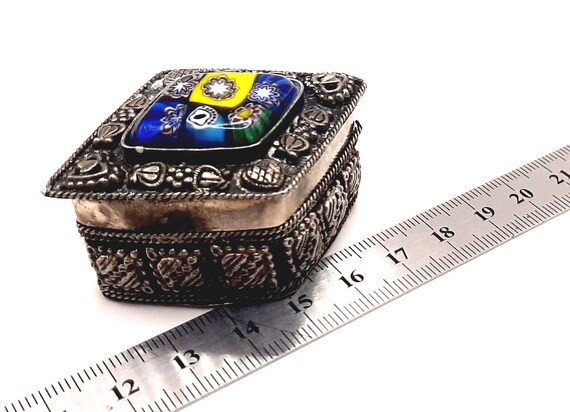 装飾的なアジア風小物入れ…白金属とミルフィオーレガラス…装飾的な 