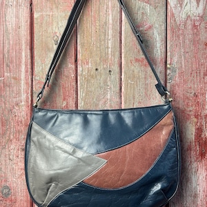 Sac à main en cuir trois tons bleu marine, gris et bordeaux / mode des années 1980 / sac vintage / sac à bandoulière