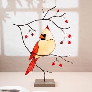 Weiblicher Kardinal Buntglas Tischdekoration auf Kunststeinständer Erinnerungsgeschenk Rustikale Vogelskulptur Wohnzimmer Dekor Jahrestag Vogelgeschenk