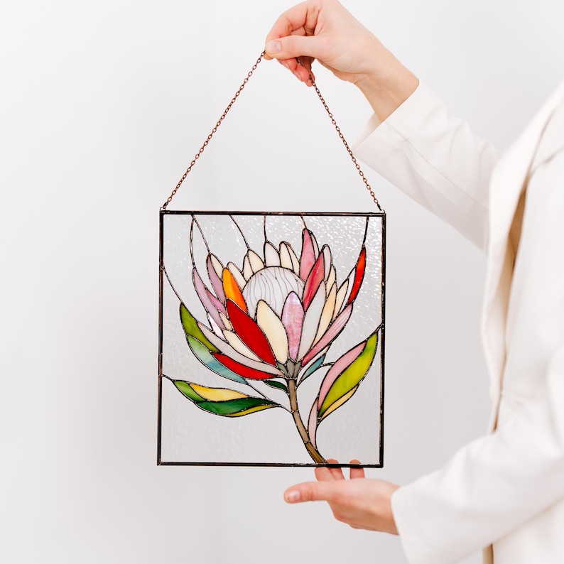 Panel de vidrieras con flores de protea, adorno floral para ventana, decoración botánica para pared, decoración moderna para el hogar, decoración personalizada para ventanas, regalo hecho a mano para mamá. imagen 12