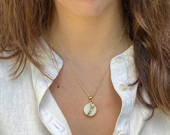 Colar Kintsugi feito à mão com cerâmica quebrada, um presente perfeito para sobreviventes da recuperação e sobriedade, com a mensagem "Eu sou suficiente", "Eu sou completa".
