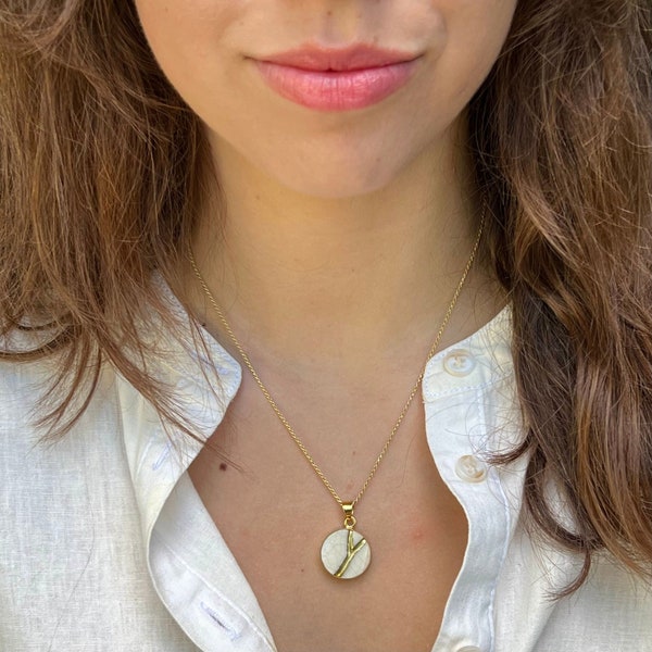 Collier kintsugi fait à la main avec de la poterie cassée, cadeaux de récupération et de sobriété de survivante parfaitement imparfaite pour elle, cadeau je suis assez, je suis entier