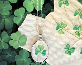 Vintage Belleek Shamrock China-ketting handgemaakt met klavertje drie China, gebroken China sieraden cadeau voor Irish Good Luck Pride Heritage