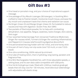 Peut inclure: Coffret cadeau n&deg;3 comprenant une tasse de voyage, des pastilles pour la bouche s&egrave;che, des bonbons au gingembre, de la poudre d'&eacute;lectrolyte, des sachets de th&eacute;, un porte-sachet de th&eacute;, des chaussettes, un baume &agrave; l&egrave;vres, une lotion, un ventilateur et un masque pour les yeux.