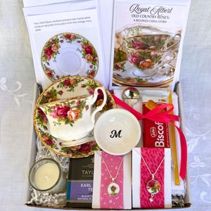 Scatola regalo di tè per compleanno Royal Albert Old Country Roses, Pacchetto di cure "Pensando a te" per lei, Scatola regalo per la cura di sé, Invio di un abbraccio in una scatola
