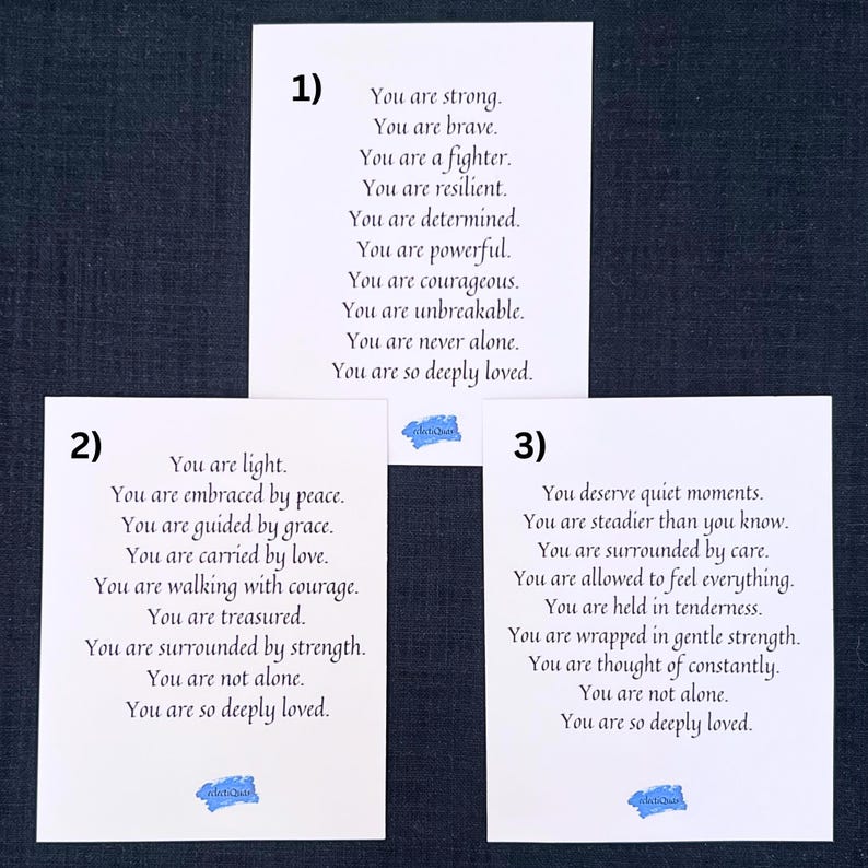 Puede incluir: Tres tarjetas blancas con texto inspirador en fuente negra. Las tarjetas est&aacute;n numeradas 1, 2 y 3. Cada tarjeta tiene un mensaje diferente, como "Eres fuerte" y "Eres ligero". Un peque&ntilde;o logotipo azul est&aacute; en la parte inferior de cada tarjeta.