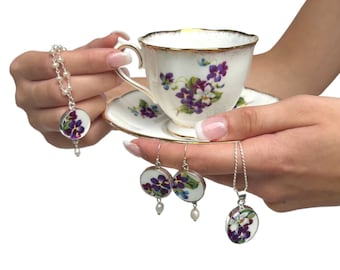 Taza y platillo de porcelana Royal Albert Violets for Love, joyería vintage de porcelana con diseño de flores violetas, regalo de cumpleaños o 20 aniversario para amantes del color púrpura.