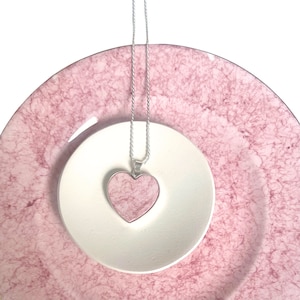 Collier vintage coeur rose en Chine fait à la main avec du marbre Royal Albert Gossamer de Chine recyclé, cadeau de bijoux en porcelaine brisée pour le 20e anniversaire