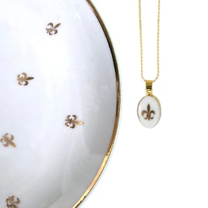 Delicado collar de porcelana dorada con flor de lis hecho a mano con porcelana Art Deco francesa y plata esterlina, regalo de joyería vintage de porcelana rota para ella