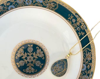 Collar de porcelana reciclada en oro y verde azulado, hecho a mano con porcelana art déco vintage de Royal Doulton. Elegante joya de porcelana rota, regalo para esposa.