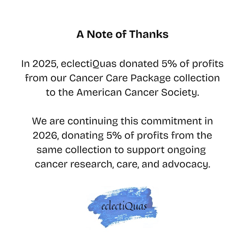 Puede incluir: Un fondo blanco con el texto "A Note of Thanks". El texto explica que eclectiQuas don&oacute; el 5% de las ganancias de la colecci&oacute;n Cancer Care Package a la American Cancer Society en 2025 y continuar&aacute; este compromiso en 2026.