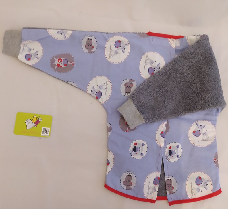 Dog-patterned bib 915 months old