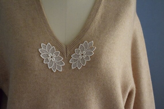 Vintage 1960s Creamy Beige Cashmere V-Neck Sweate… - image 4