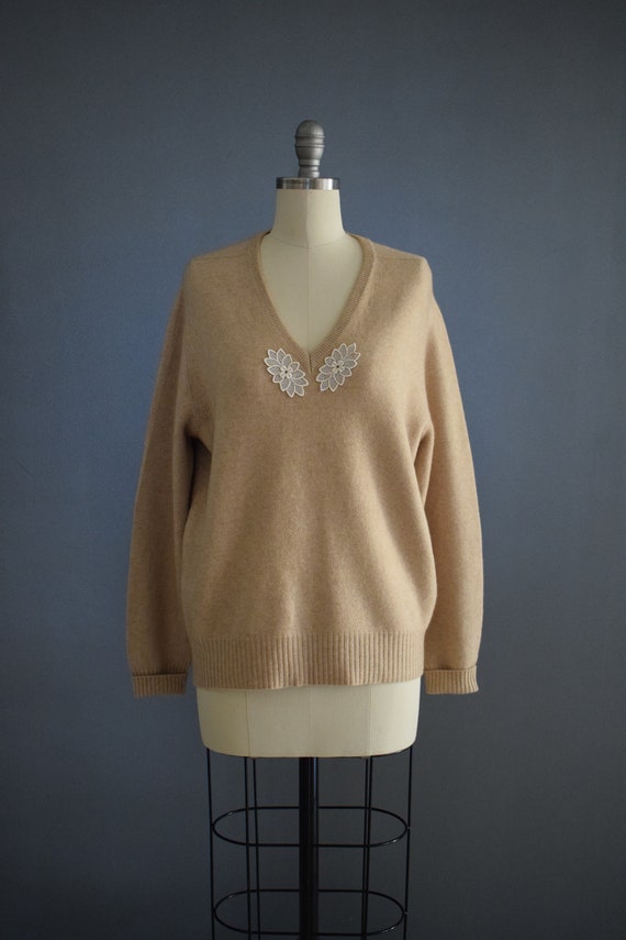 Vintage 1960s Creamy Beige Cashmere V-Neck Sweate… - image 2