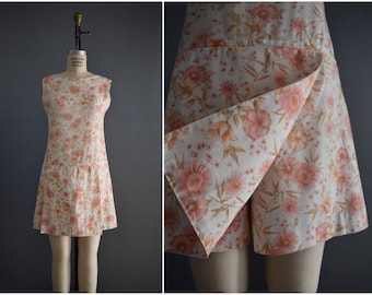Vintage 1960s Floral gewebter Baumwolle Drop Waist Strampler | 60er Jahre Blumen Print Playsuit Shorts | S-M