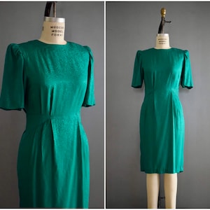 Vintage 1980s Does 1940s Emerald Green Silk Dress | Green Embossed Silk Midi Dress | Green Silk Jacquard Short Sleeve Dress | S-M